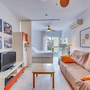 Homeforguest Bright In La Carihuela Near The Apartamento
